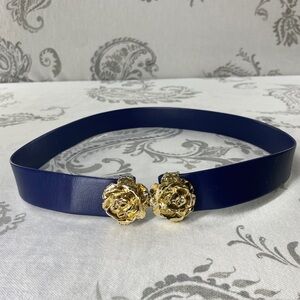 Vintage Rose Belt & Buckle Two
Piece Interlocking 1970s 80s
Goldtone SM/ MED